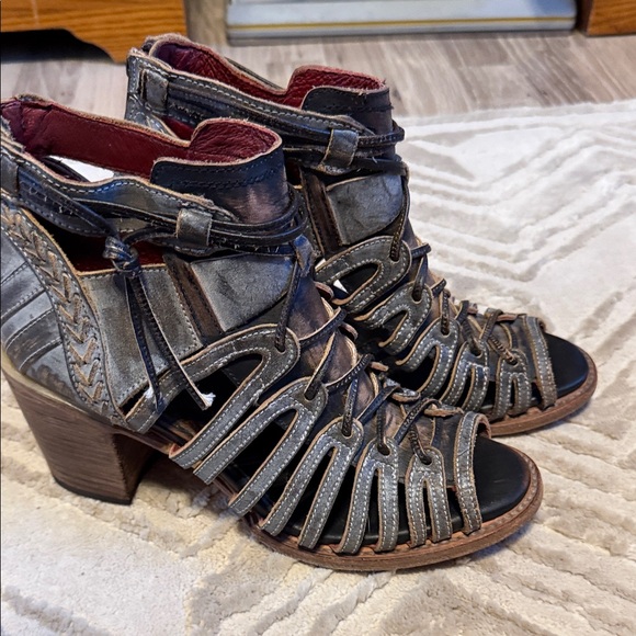 FREEBIRD Sandals sz 10 Weeze Ice grey and Brown - Picture 4 of 7